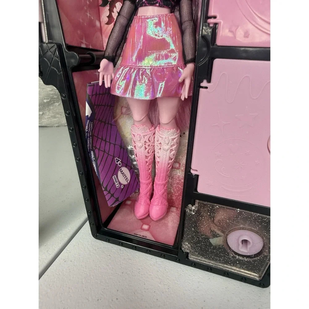 Monster High Skulltimate Secrets Fearidescent DRACULAURA Doll with Closet S2